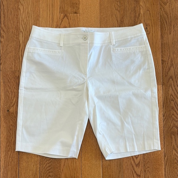 White House Black Market Pants - White Bermuda shorts